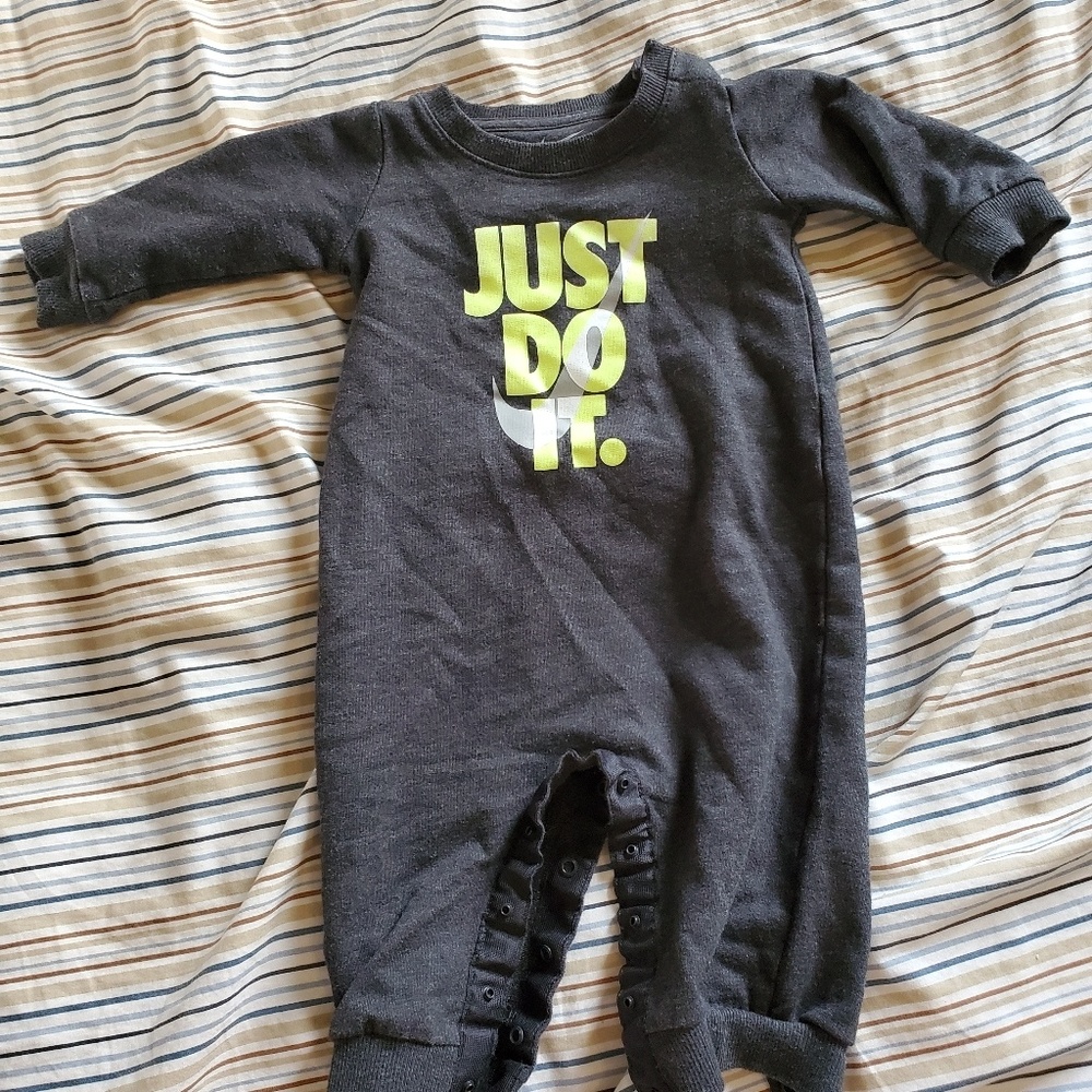 Nike longsleeve Onsie